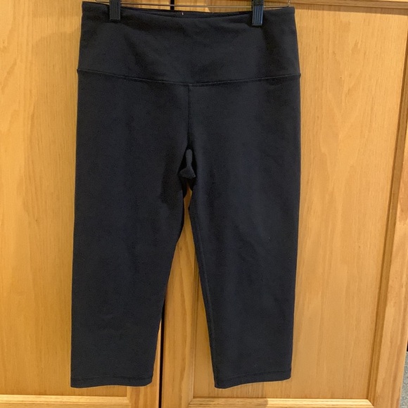 Victoria’s Secret Sport athletic workout black capris leggings, Women size Small - Picture 11 of 12